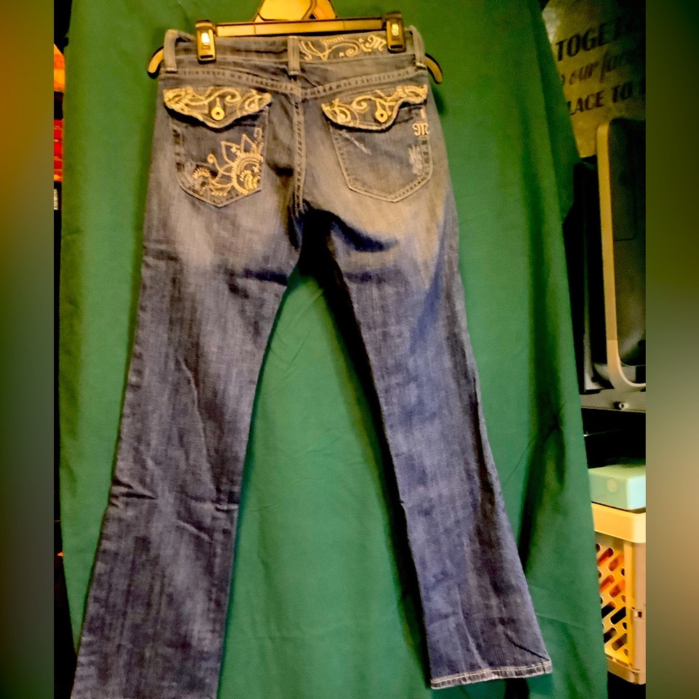 Pretty flower embroidered miss me jeans